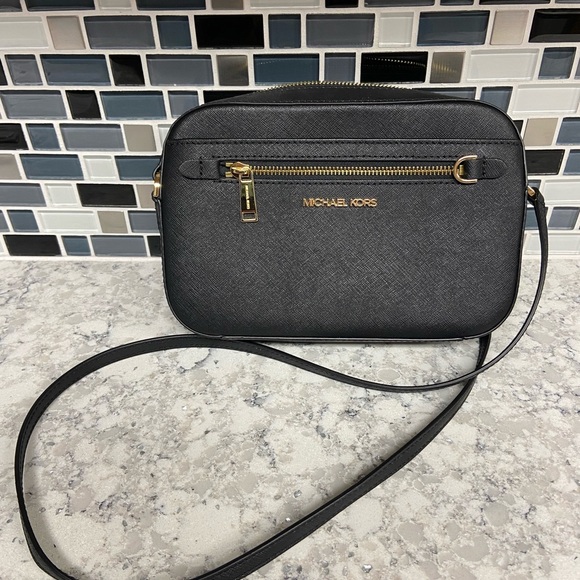 Michael Kors Black Jet Set Large Saffiano Leather Crossbody Bag - Picture 3 of 10